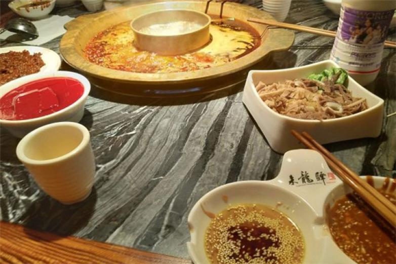 來龍驛鮮切毛肚火鍋