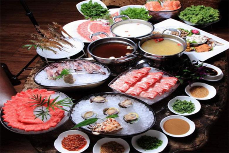 京福華肥?；疱?/></p><p>吃福華肥牛，請(qǐng)認(rèn)準(zhǔn)“京福華”全國(guó)注冊(cè)商標(biāo)</p><p>北京京福華餐飲有限公司為了能夠更好的報(bào)答廣大顧客的關(guān)愛將不斷的開拓進(jìn)取，為推廣健康飲食、弘揚(yáng)福華精神，為繁榮祖國(guó)飲食文化做出應(yīng)有貢獻(xiàn)</p><p>福華肉類有限公司已將“福華”、“京福華”在商標(biāo)局注冊(cè)，其下屬的“肥?；疱伋恰苯y(tǒng)一稱為“京福華肥牛火鍋城”，所有店面統(tǒng)一裝修風(fēng)格，推出的福華肥牛火鍋，以其獨(dú)特的自有工藝、嚴(yán)格的出品、優(yōu)美的環(huán)境和熱情周到的服務(wù)贏得了廣大顧客的贊譽(yù)</p><p>火鍋，這一傳統(tǒng)美食隨著人們飲食要求的提高，推動(dòng)了食材、底料等各個(gè)方面不斷改良和創(chuàng)立，也對(duì)火鍋家具提出了更高的要求</p><p>從在桌面掏洞配和底部燃?xì)庠?，到普通餐桌配合桌面?dú)立電磁爐，從不見明火的下沉式火鍋?zhàn)溃絻?nèi)置電磁爐的鑲嵌式火鍋?zhàn)?，火鍋家具無(wú)疑正越來(lái)越趨向功能化、專業(yè)化細(xì)分</p><p>而近年來(lái)亞華推出的隱形火鍋?zhàn)?/p><p>隱形火鍋?zhàn)?，是將電磁爐以特殊工藝融入火鍋?zhàn)喇?dāng)中，直接桌面進(jìn)行加熱的一種特色火鍋?zhàn)?/p><p>而山東亞華家具制造廠，則是隱藏式火鍋?zhàn)佬袠I(yè)的翹楚</p><p>據(jù)了解，隱形火鍋?zhàn)朗莵喨A家具的核心產(chǎn)品，桌面純平無(wú)孔，可直接桌面加熱，面板控溫，方便快捷，干凈衛(wèi)生，質(zhì)量穩(wěn)定，款式新穎，具備極高的性價(jià)比</p><p>亞華家具隱藏式火鍋?zhàn)酪詫Ｓ没疱侂姶艩t為加熱能源，可靠，綠色環(huán)保</p><p>主要選用硅晶玻璃，鋼化玻璃，仿大理石，實(shí)木，不銹鋼等作為主要材質(zhì)</p><p>根據(jù)客戶的不同風(fēng)格，不同定位，有各種款式火鍋?zhàn)拦┛蛻暨x擇，也可根據(jù)客戶要求量身定做</p><p>此產(chǎn)品對(duì)桌面的材質(zhì)和生產(chǎn)工藝有特別高的要求，亞華家具是全國(guó)為數(shù)不多的掌握成熟生產(chǎn)技術(shù)的廠家之一</p><p>尤其是隱形火鍋?zhàn)雷烂嬉怨杈橹饕馁|(zhì)，由于采用電磁爐加熱方式，因而對(duì)于硅晶質(zhì)量有著極高的要求</p><p>部分小廠技術(shù)相對(duì)落后，無(wú)法提高/增加硅晶質(zhì)量，因而造成火鍋?zhàn)朗褂靡欢螘r(shí)間后出現(xiàn)桌面爆裂的問(wèn)題，而亞華家具則在此方面有著數(shù)余年的研發(fā)與生產(chǎn)經(jīng)驗(yàn)，能夠確保產(chǎn)品使用壽命長(zhǎng)，不爆裂</p><p></p>
                </div>
                <div   id=