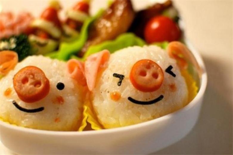 小豬啃飯團