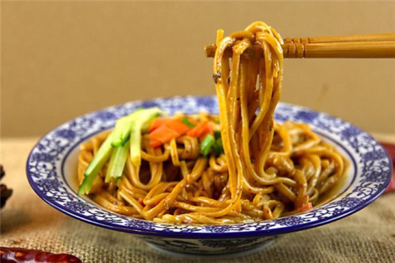麥鑫隆熱干面