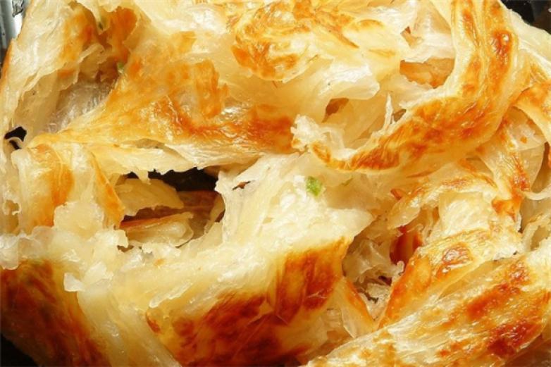 麥?zhǔn)成惺肿ワ?/></p><p>有，禹化普無(wú)意中在街上看到一家手抓餅店，于是想起了手抓餅的故事，仔細(xì)了解發(fā)現(xiàn)生意不錯(cuò)，于是他萌生了加盟的念頭，就這樣，禹化普決心要把手抓餅發(fā)展壯大</p><p>但是，目前市面上存在的手抓餅大多都是機(jī)器生產(chǎn)，成本雖然降低很多，但已經(jīng)失去了真正純手工手抓餅的味道</p><p>某些手抓餅品牌以手抓餅為噱頭，不斷在市場(chǎng)上圈錢，已經(jīng)壞了手抓餅的名聲</p><p>，禹化普個(gè)人認(rèn)為手抓餅要發(fā)展壯大，必須拿到制作正宗手抓餅的技術(shù)，于是專程跑了一趟臺(tái)灣，跟著臺(tái)灣制餅師傅專門學(xué)習(xí)制餅技術(shù)，禹化普學(xué)成歸來(lái)后，開(kāi)起了自己的正宗手抓餅店</p><p>禹化普不但傳承了真正的手抓餅制餅技術(shù)，并且對(duì)口味進(jìn)行了大膽創(chuàng)立、對(duì)店面服務(wù)做了改善、對(duì)店員加強(qiáng)了管理，走上了品牌化運(yùn)作的道路</p><p>終，在手抓餅被品牌做濫的背景下，麥?zhǔn)成心鎰?shì)而上，取得了盛大的成績(jī)</p><p>隨著店面數(shù)量不斷增加，禹化普的個(gè)人影響力也越來(lái)越大，先后接受電視臺(tái)、東方財(cái)富網(wǎng)等多家媒體報(bào)道，成為90后創(chuàng)業(yè)者的典范</p><p>營(yíng)養(yǎng)健康，全面兼顧麥?zhǔn)成胁捎脿I(yíng)養(yǎng)健康的精良面粉，面餅表皮酥脆可口，內(nèi)伴各種優(yōu)品配料， 經(jīng)現(xiàn)代工藝烤制而成，符合現(xiàn)代飲食理念，比傳統(tǒng)手抓餅吃起來(lái)更健康</p><p>快捷方便，隨意搭配2分鐘快捷出餐，帶給顧客快捷的美食體驗(yàn)，在產(chǎn)品組合上，雞蛋、培根、 肉松、火腿等皆可隨意搭配，花樣多多</p><p>價(jià)格親民，平民消費(fèi)低、中、高價(jià)位產(chǎn)品分配合理，總體消費(fèi)水平迎向大眾，是人人都能接受的價(jià) 格定位，人人都離不開(kāi)的美食陪伴</p><p></p>
                </div>
                <div   id=