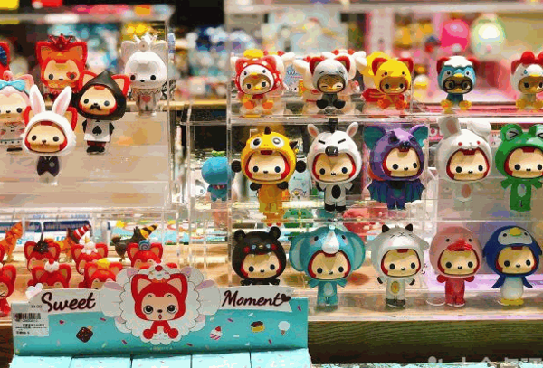 POP MART泡泡瑪特