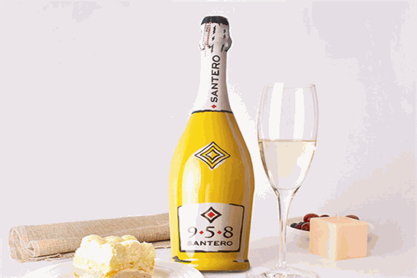 丹露香酒業(yè)加盟