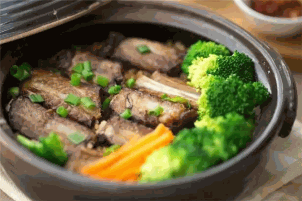 吳氏一鍋煲仔飯加盟