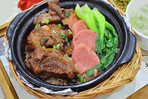 旭濤燜個(gè)煲仔飯加盟