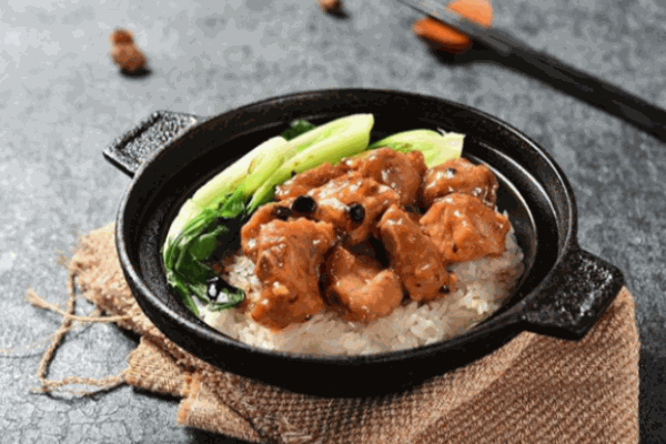 旭濤燜個(gè)煲仔飯加盟