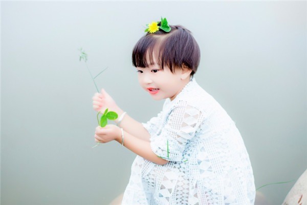 漂亮寶貝專業(yè)兒童攝影加盟
