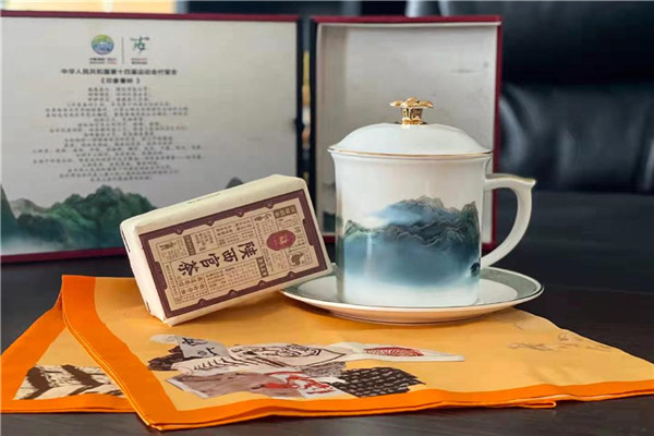 火鳳凰藝術(shù)陶瓷加盟