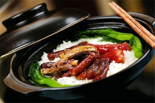 伍氏煲仔飯加盟