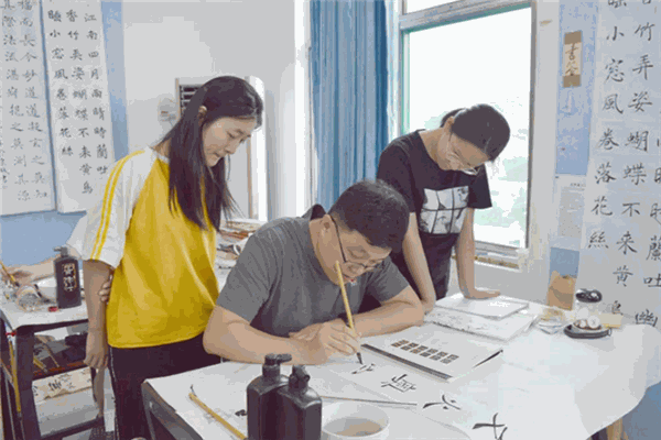金輝鴻書畫培訓(xùn)加盟