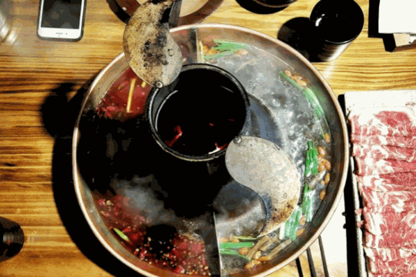 胡同里開灶炭火鍋