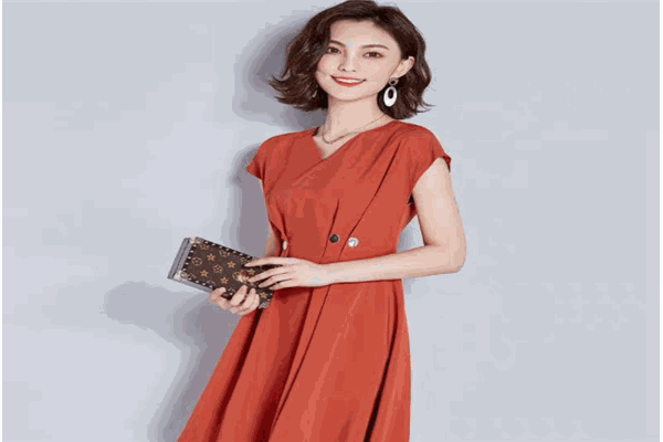 翼丹服裝