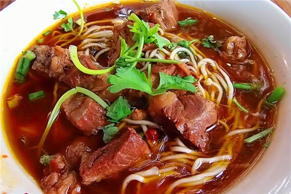 美味易百私房牛肉面加盟