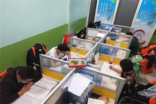 金鷹教育