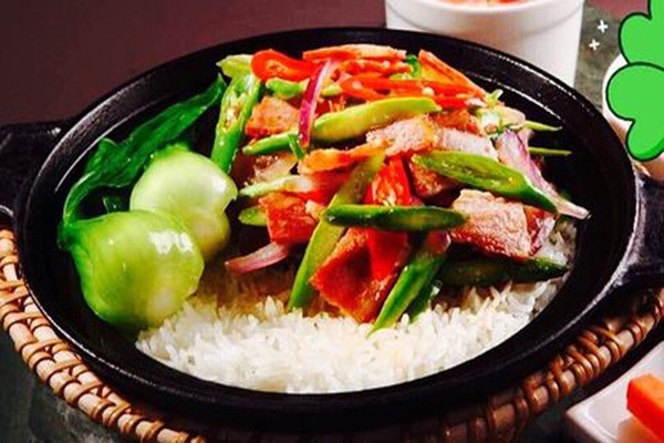 席記廣式煲仔飯加盟