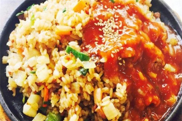 梁小猴·港式鐵板炒飯加盟