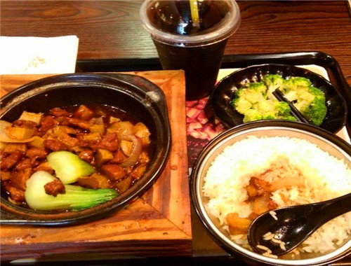 鍋先森臺灣鹵肉飯