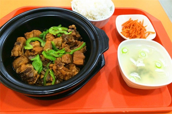 德味圓黃燜雞米飯加盟