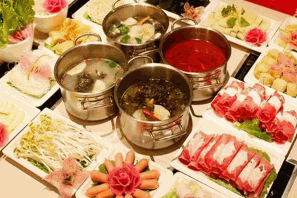 蘑菇島自助回轉(zhuǎn)小火鍋