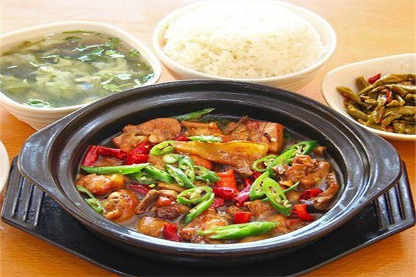 魯正宗黃燜雞米飯加盟