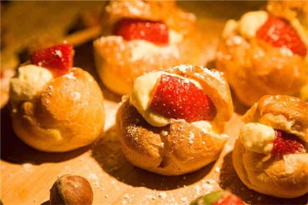 Bread and cup 烘焙坊