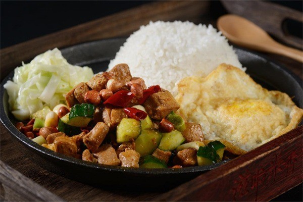 滋啦米香牛肉鐵板飯加盟