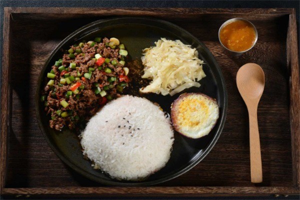 滋啦米香牛肉鐵板飯加盟