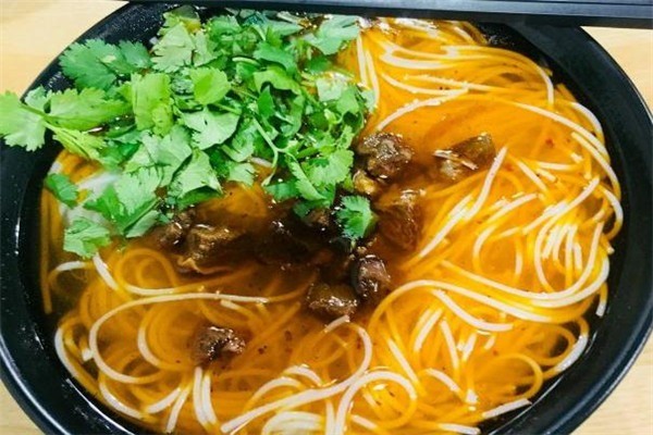 淳小二米粉店加盟