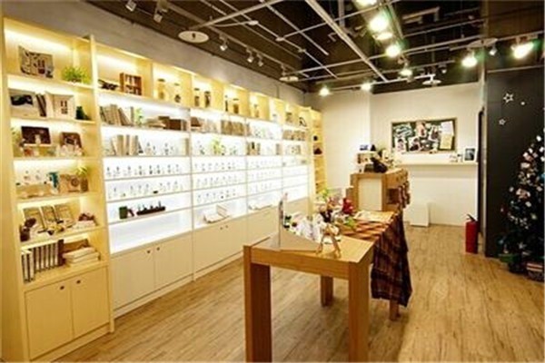 輕素護(hù)膚品加盟