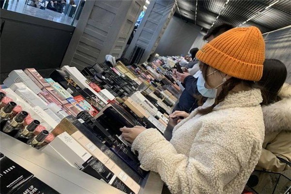 黑洞美妝加盟