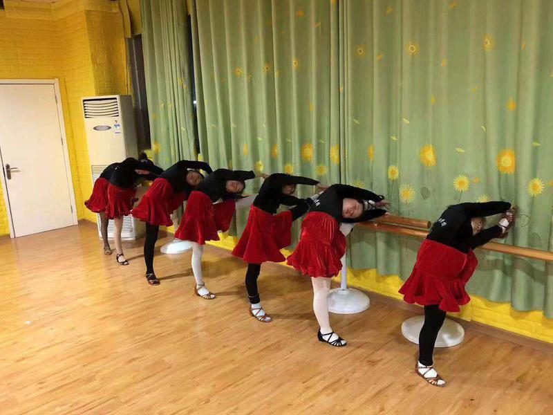 名狀元國際舞蹈學(xué)校