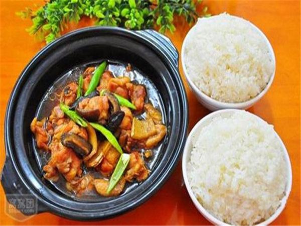 泉味源黃燜雞米飯