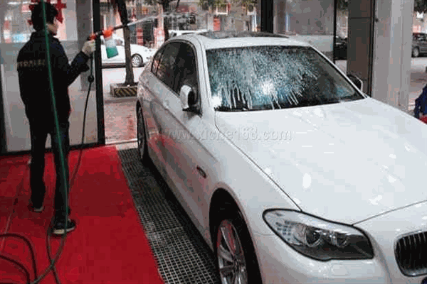靚車會專業(yè)洗車加盟