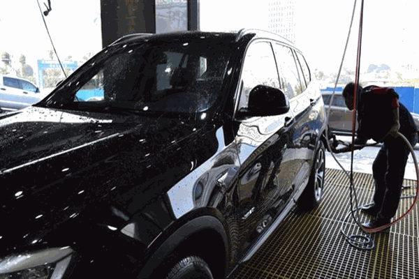 靚車會專業(yè)洗車加盟