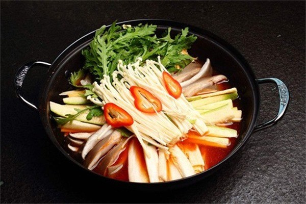 九鼎福臺(tái)灣回轉(zhuǎn)涮涮鍋加盟