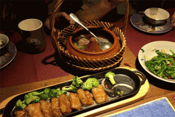 雀舞云南菜餐廳加盟
