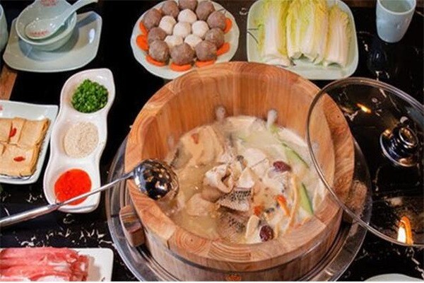 獨(dú)一風(fēng)木桶噴泉火鍋加盟