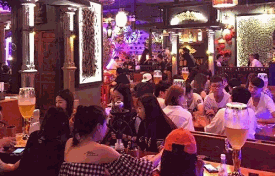 艾啃羊棒骨小酒館