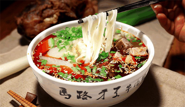 馬路牙子牛肉面