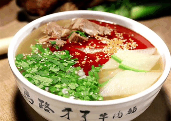 馬路牙子牛肉面