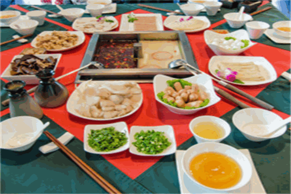 蜀香樂(lè)旋轉(zhuǎn)小火鍋加盟