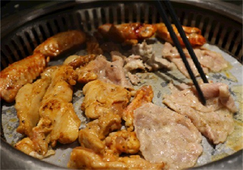 無煙自助燒烤加盟