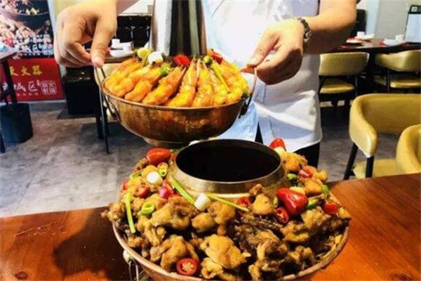 魅惑大咖炭火魚(yú)蛙火鍋加盟