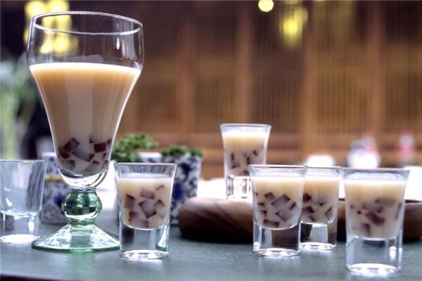 四季茶飲加盟