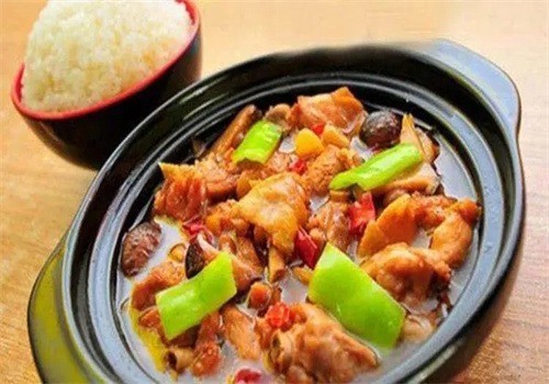 燴昌百味黃燜雞米飯加盟
