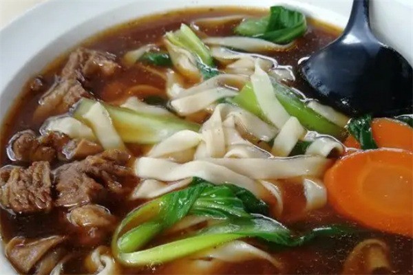 牛來啰大碗牛肉面加盟