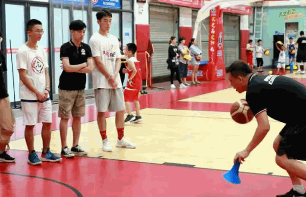 勇者籃球訓(xùn)練營加盟