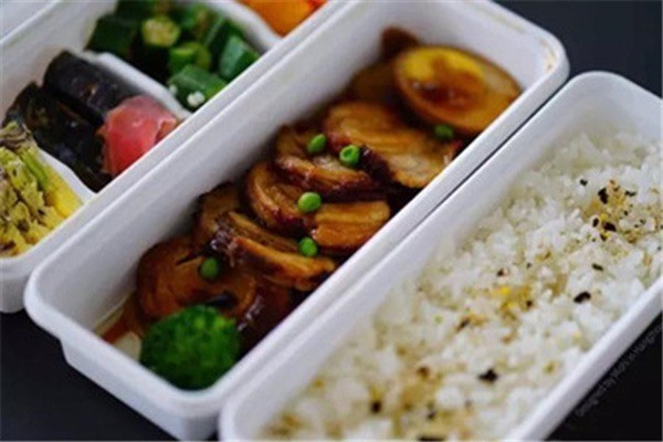 食八掌牛肉燜飯加盟