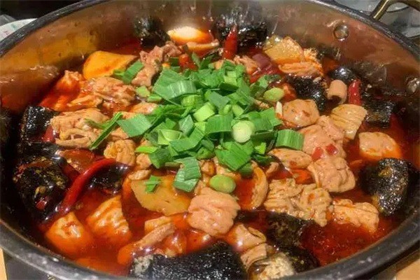 八兩肥腸雞煲火鍋加盟