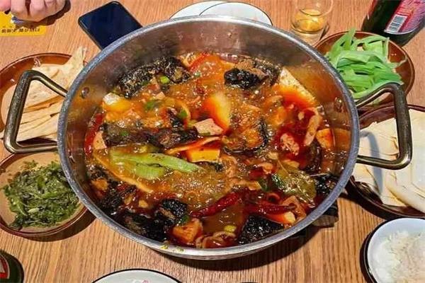 八兩肥腸雞煲火鍋加盟